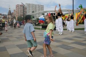 В Дзержинском районе открылся обновленный парк Героев-летчиков