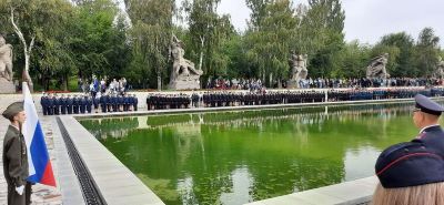 В Волгограде приняли присягу тысяча юных кадетов