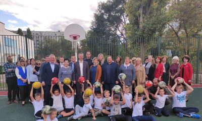 В волгоградской школе открылась современная спортивная площадка