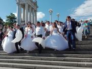 Одним из самых зрелищных мероприятий празднования Дня города-2016 стал традиционный «Парад невест».
