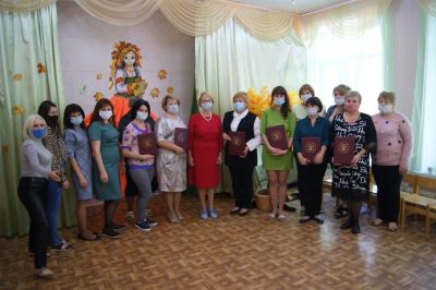 Воспитатели Волгограда принимают поздравления