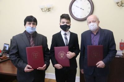 В Волгоградской городской Думе наградили 14-летнего победителя Всероссийского шахматного турнира