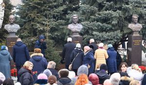 На территории музея-панорамы «Сталинградская битва» открыли памятные бюсты Сталина, Жукова и Василевского