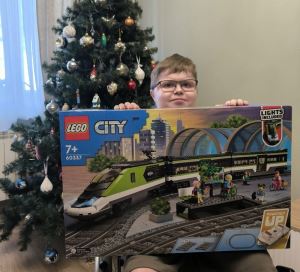 «Елка желаний» дарит радость юным волгоградцам