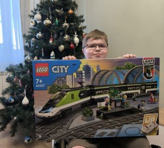 «Елка желаний» дарит радость юным волгоградцам