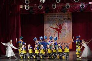 Коллектив современного эстрадного танца «Нон-стоп» муниципального учреждения дополнительного образования «Детско-юношеский центр Волгограда»