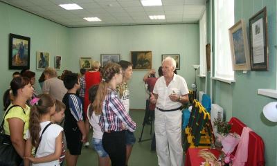 В школе «Воскресенье» отметили новоселье выставкой волгоградских художников 
