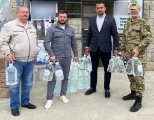 Иван Селезнев передал для бойцов ОМОН гуманитарный груз