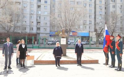 Памятник первому космонавту открыли в Волгограде