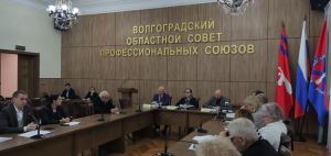 Депутаты приняли участие в работе городской трехсторонней комиссии 