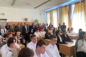 «Парту Героя» в честь бойца СВО открыли в школе №91 Волгограда