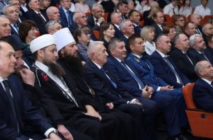 Депутаты гордумы поздравили региональных парламентариев с 30-летием Волгоградской областной Думы