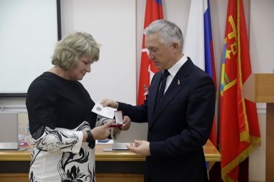 Муниципальная награда «За верность Отечеству» вручена волгоградским волонтерам