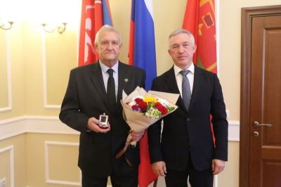 Александру Никитенко вручена высокая муниципальная награда