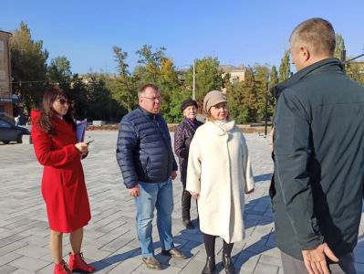 Депутаты профильного комитета побывали на благоустраиваемом объекте в Тракторозаводском районе