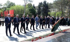 Депутаты гордумы почтили память защитников Родины