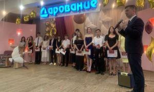 Геннадий Кузнецов поздравил выпускников школы «Дарование»