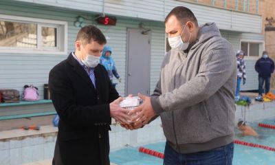 Термометры для «Дельфина» помог приобрести депутат гордумы Александр Осокин