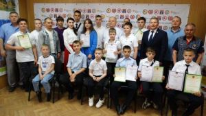 В Волгограде наградили юных самбистов и их тренеров
