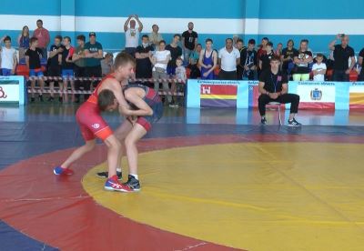 В Волгограде открытый турнир по греко-римской борьбе собрал 150 спортсменов со всей России