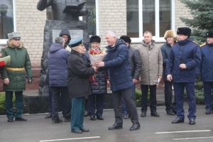 Участник Парада Победы Александр Иванович Колотушкин открыл обновленный памятник в Тракторозаводском районе