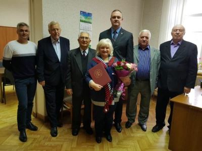 Почетной грамоты Волгоградской городской Думы удостоена директор лицея № 5 Лариса Тропкина