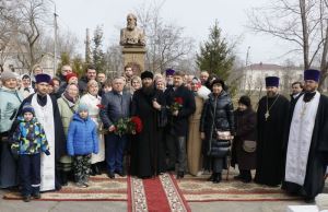 На территории 5-й больницы появился памятник выдающемуся хирургу и ученому Луке Крымскому