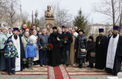 На территории 5-й больницы появился памятник выдающемуся хирургу и ученому Луке Крымскому