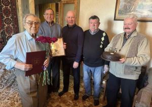 «Чествуем легенду неба!»