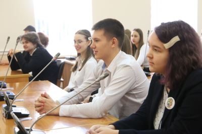 Школьники Кировского района познакомились с работой Волгоградской городской Думы