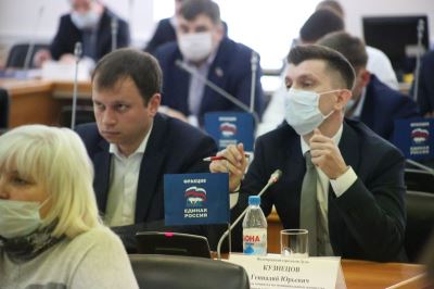 Школьников Волгограда, имеющих право на бесплатное питание, обеспечат продуктовыми наборами