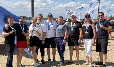 Спорт объединяет: депутаты и чемпионы показали пример командной работы на «Драконе»