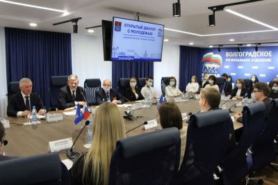 Городская власть обсудила с молодежью перспективы развития общественных территорий Волгограда