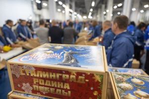 Волгоградцы собирают новогодние подарки героям