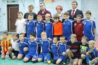Депутат Андрей Гимбатов поздравил с победой юношескую команду по мини-футболу