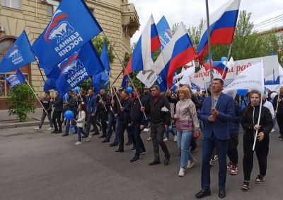 Депутаты гордумы приняли участие в Первомайской демонстрации