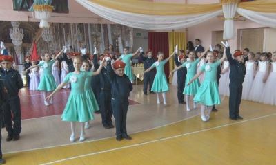 Почетными гостями кадетского бала стали дети военного Сталинграда
