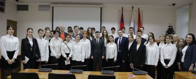 Старшеклассники гимназии № 6 встретились с депутатами и представителями вузов