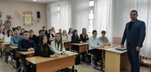 Депутаты гордумы обсудили с волгоградской молодежью роль и важность Конституции РФ