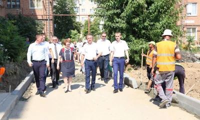 Депутаты и жители города контролируют ход работ по благоустройству дворов в Волгограде