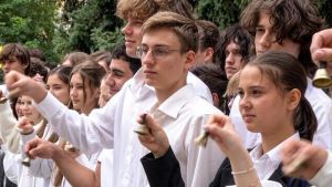 Колокольчик мира объединил школьников Волгограда и Луганска