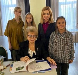 Сказка для семейного чтения с рисунками юных художников
