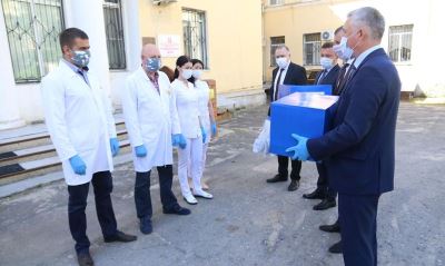 Волгоградские депутаты передали в больницы города-героя дополнительный запас средств индивидуальной защиты для медиков