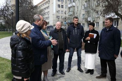 Выездное совещание по вопросам благоустройства прошло на территории сквера "Мы вместе"