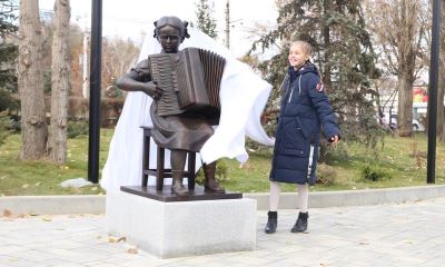 К юбилею Александры Пахмутовой в Волгограде появилась посвященная ей скульптура