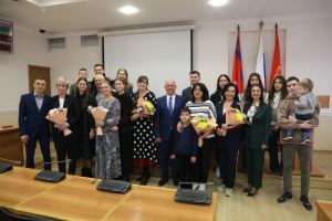 В преддверии Дня матери в гордуме прошло награждение «Материнской славой Волгограда» и «Родительской славой Волгограда»