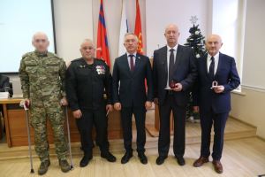  Высшей муниципальной награды удостоены участники СВО и врачи