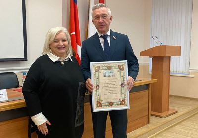 Владлену Колесникову вручена грамота «Признательность» от Российского детского фонда