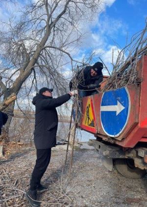 Большой субботник прошел сегодня в Красноармейском районе на нижней террасе Севастопольской набережной