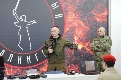 Юнармейцев познакомили с принципом управления БПЛА